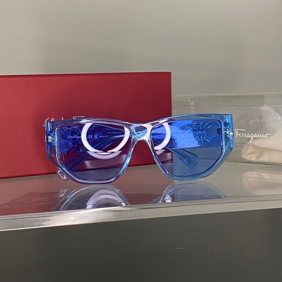 Ferragamo Sunglasses - Picture 5 of 8